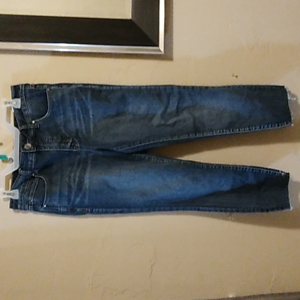 Murices ever flex high rise size 8 short jeans. GUC